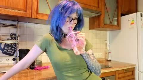 Erica online show from April 5, 8:39 pm