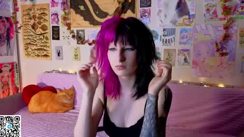 Snapshot of veolatownson chatting on May 21, 8:05 pm Erica online show from May 21, 8:05 pm