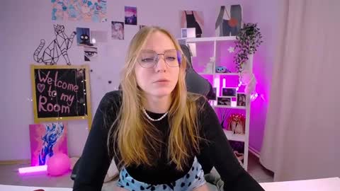 VERONICA online show from February 19, 12:00 pm