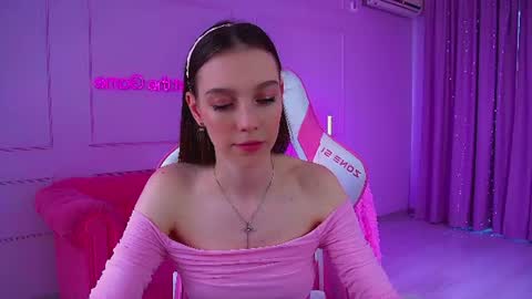 Snapshot of veronicavance chatting on June 22, 7:16 am Veronica online show from June 22, 7:16 am