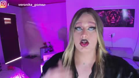 Snapshot of veronika_foxter chatting on May 6, 6:13 pm veronika gomez ind online show from May 6, 6:13 pm