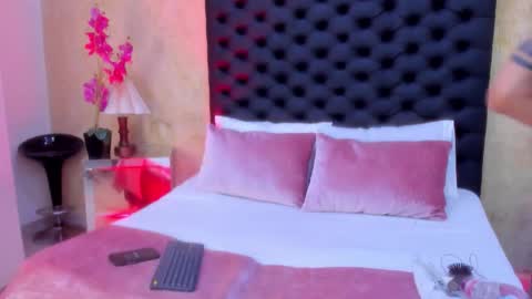 Snapshot of veronikabloom_ chatting on February 24, 9:13 pm Veronika online show from February 24, 9:13 pm