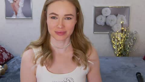 Snapshot of veronikamitchel chatting on December 17, 4:00 pm Veronika online show from December 17, 4:00 pm