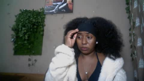 Snapshot of verronique1511 chatting on June 13, 7:23 pm verronique1511 online show from June 13, 7:23 pm