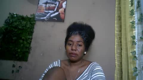 Snapshot of verronique1511 chatting on June 17, 7:00 am verronique1511 online show from June 17, 7:00 am