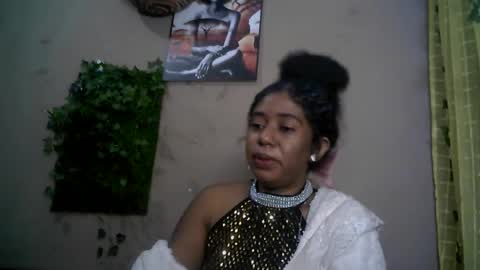 Snapshot of verronique1511 chatting on June 21, 1:19 am verronique1511 online show from June 21, 1:19 am