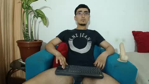 versatileguuy online show from April 17, 11:19 pm