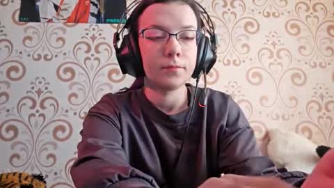 Snapshot of versieskains chatting on March 26, 9:48 am versieskains online show from March 26, 9:48 am