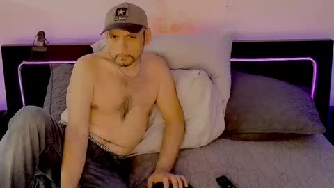 Snapshot of verspig7 chatting on February 23, 11:47 pm VersPig7 online show from February 23, 11:47 pm