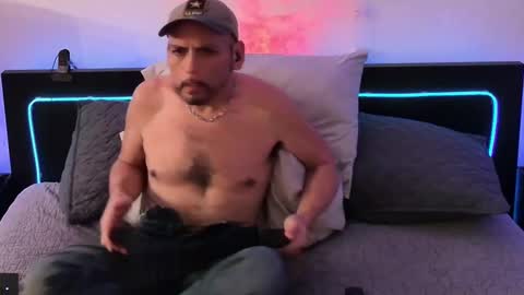 Snapshot of verspig7 chatting on February 24, 2:51 am VersPig7 online show from February 24, 2:51 am