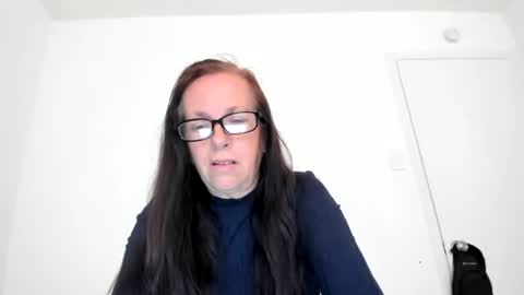 verysassypeachgoddess online show from May 17, 12:45 pm