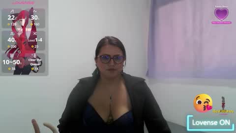 Snapshot of vesper_vixen chatting on November 5, 5:13 pm Vesper Vixen online show from November 5, 5:13 pm