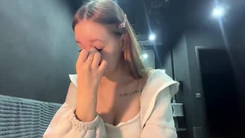 Snapshot of vestaszanto chatting on November 4, 2:16 pm Esta online show from November 4, 2:16 pm