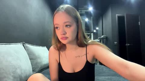 Snapshot of vestaszanto chatting on November 12, 2:28 pm Esta online show from November 12, 2:28 pm