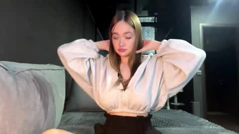 Snapshot of vestaszanto chatting on November 24, 4:29 pm Esta online show from November 24, 4:29 pm