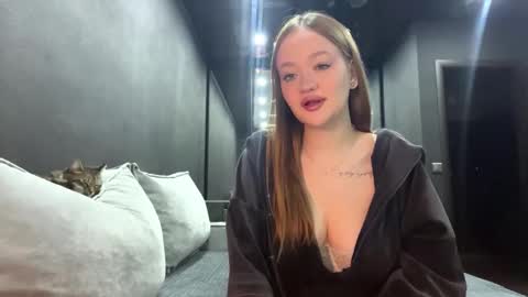 Snapshot of vestaszanto chatting on November 28, 3:14 pm Esta online show from November 28, 3:14 pm