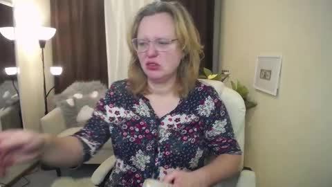 Snapshot of vestawoody chatting on November 17, 7:03 am vestawoody online show from November 17, 7:03 am