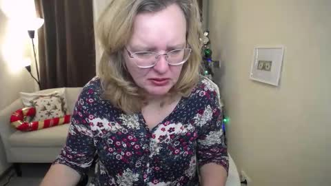 Snapshot of vestawoody chatting on December 4, 7:39 am vestawoody online show from December 4, 7:39 am