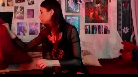 Snapshot of vetansenda chatting on November 21, 9:13 pm Emiel online show from November 21, 9:13 pm