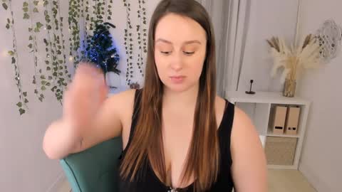 Snapshot of via_lattea_ chatting on December 14, 11:29 am Camilla online show from December 14, 11:29 am
