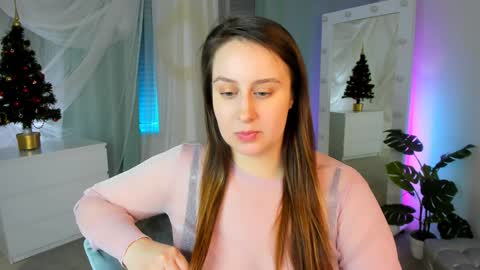 Snapshot of via_lattea_ chatting on December 16, 7:00 pm Camilla online show from December 16, 7:00 pm