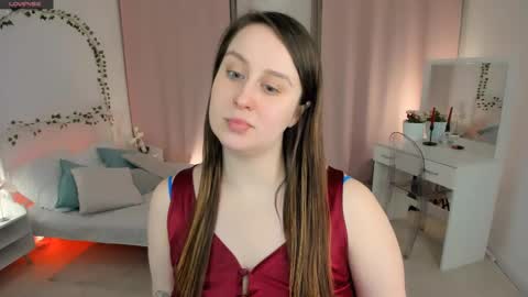 Snapshot of via_lattea_ chatting on February 10, 5:52 pm Camilla online show from February 10, 5:52 pm