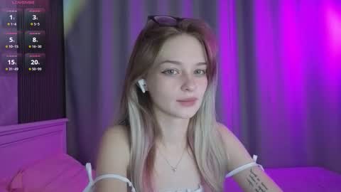Snapshot of vialeta_baby chatting on September 19, 12:12 am Vi online show from September 19, 12:12 am