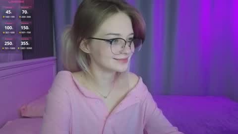 Snapshot of vialeta_baby chatting on October 6, 10:29 pm Vi online show from October 6, 10:29 pm