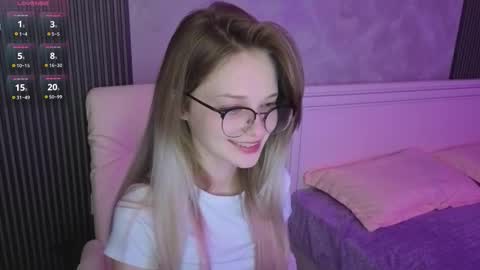Snapshot of vialeta_baby chatting on October 10, 10:42 pm Vi online show from October 10, 10:42 pm