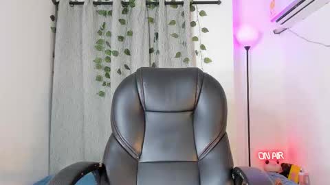 Snapshot of vianka_millerxxx chatting on January 6, 1:09 am Vianka online show from January 6, 1:09 am