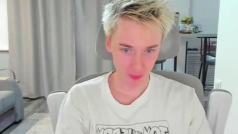 Snapshot of vibemygirl chatting on October 11, 10:36 am vibemygirl online show from October 11, 10:36 am