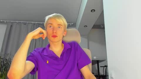 Snapshot of vibemygirl chatting on November 10, 5:01 pm vibemygirl online show from November 10, 5:01 pm