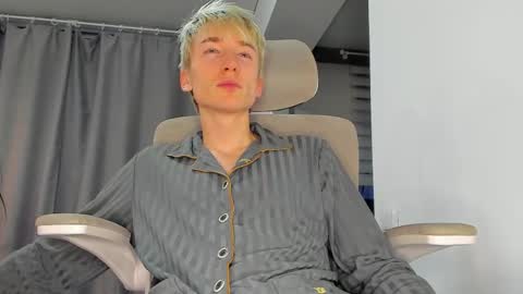 Snapshot of vibemygirl chatting on November 13, 10:58 am vibemygirl online show from November 13, 10:58 am