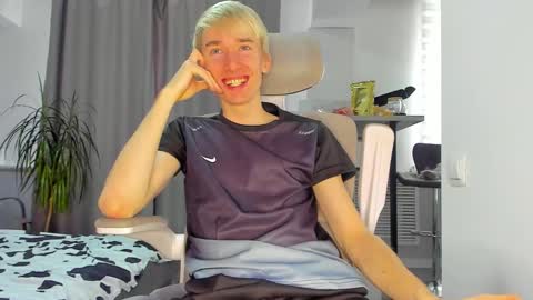 Snapshot of vibemygirl chatting on November 22, 6:12 am vibemygirl online show from November 22, 6:12 am