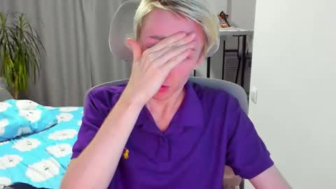 Snapshot of vibemygirl chatting on December 14, 8:41 am vibemygirl online show from December 14, 8:41 am