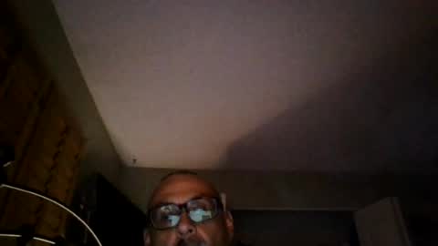 Snapshot of vic171477 chatting on July 3, 8:21 am vic171477 online show from July 3, 8:21 am