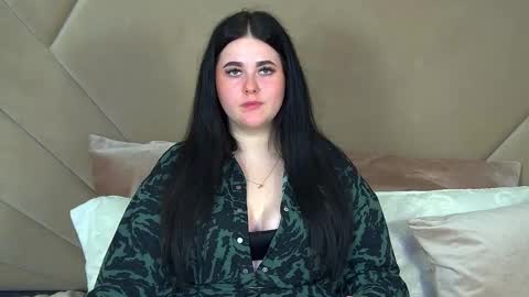 Snapshot of vickibrooks chatting on February 4, 2:21 pm VickiBrooks online show from February 4, 2:21 pm