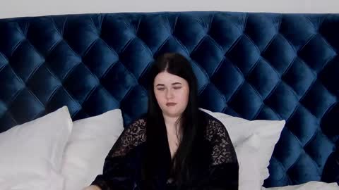 Snapshot of vickibrooks chatting on February 12, 12:27 am VickiBrooks online show from February 12, 12:27 am