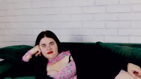 Snapshot of vickibrooks chatting on February 13, 10:11 pm VickiBrooks online show from February 13, 10:11 pm