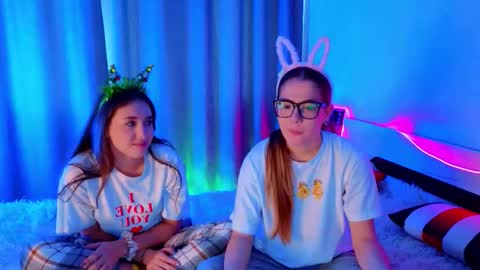 Snapshot of vickipratt chatting on December 20, 9:49 am Stacy Charlotte Lolaon keyboard online show from December 20, 9:49 am