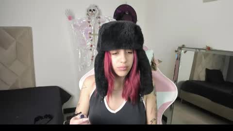 vicky_boop_ online show from October 31, 1:45 pm