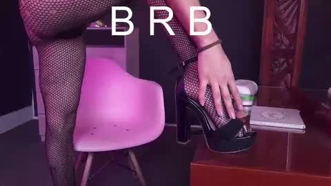 Snapshot of vicky_hot_x chatting on January 6, 4:00 pm online show from January 6, 4:00 pm