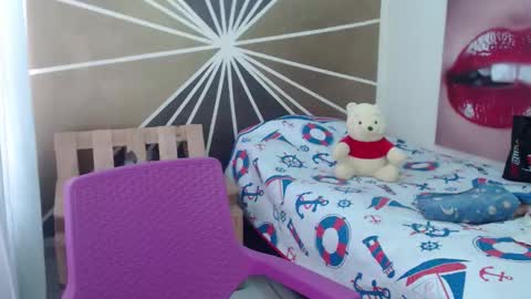 Snapshot of vicky_sexi chatting on December 3, 1:42 pm vicky_sexi online show from December 3, 1:42 pm