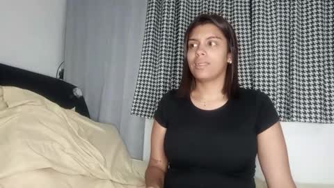 vickyhm22 online show from December 4, 6:12 am