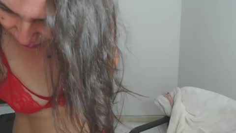 Snapshot of vickyjuice1 chatting on January 28, 12:05 am vickyjuice1 online show from January 28, 12:05 am