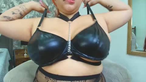 Snapshot of victhoria_red chatting on March 2, 7:21 pm Victhoria red online show from March 2, 7:21 pm