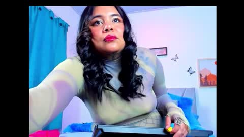 Snapshot of victoria_16_ chatting on December 4, 5:17 am victoria_16_ online show from December 4, 5:17 am