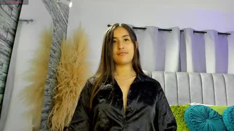 Snapshot of victoria_2433 chatting on May 18, 8:03 pm Victoria online show from May 18, 8:03 pm
