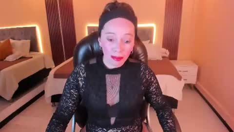 Snapshot of victoria__blake chatting on July 1, 7:24 pm victoria__blake online show from July 1, 7:24 pm