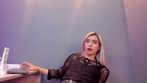 Snapshot of victoria_badgal chatting on December 5, 9:39 pm Victoria online show from December 5, 9:39 pm